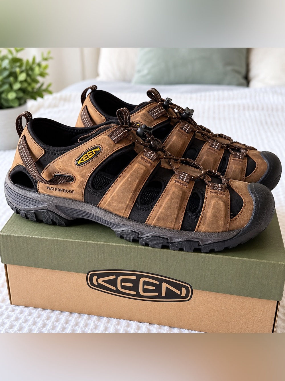 NWT KEEN Targhee III Waterproof Sandals Men’s 11 Bison Brown Hiking Shoes